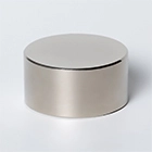 Цилиндрический неодимовый магнит 60x30 лежит на основании